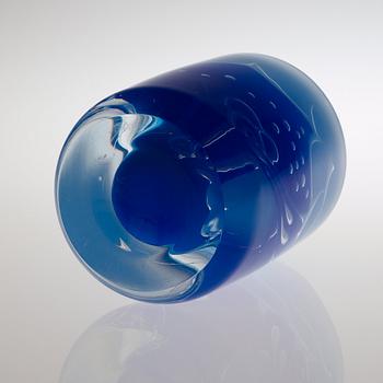 An Olle Alberius 'ariel' glass vase, Orrefors 1979.