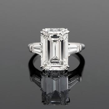 418. A platinum ring set with an emerald-cut diamond.