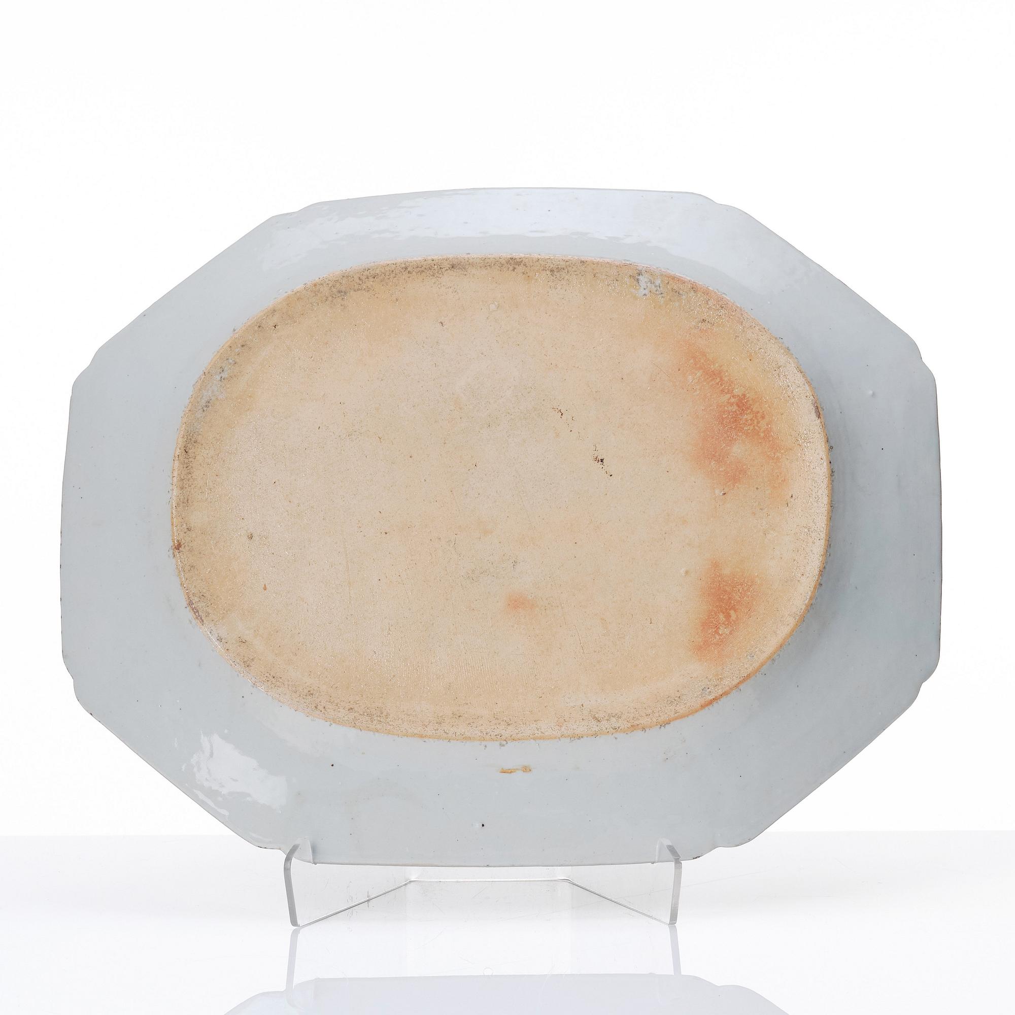 A pair of blue and white serving dishes, Qing dynasty, Qianlong (1736-95).