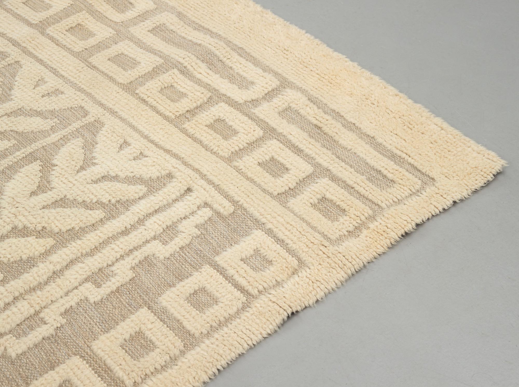 Elsa Gullberg, A carpet, knotted pile in relief, ca 348,5-351,5 x 230,5-236,5 cm, probably Elsa Gullberg.