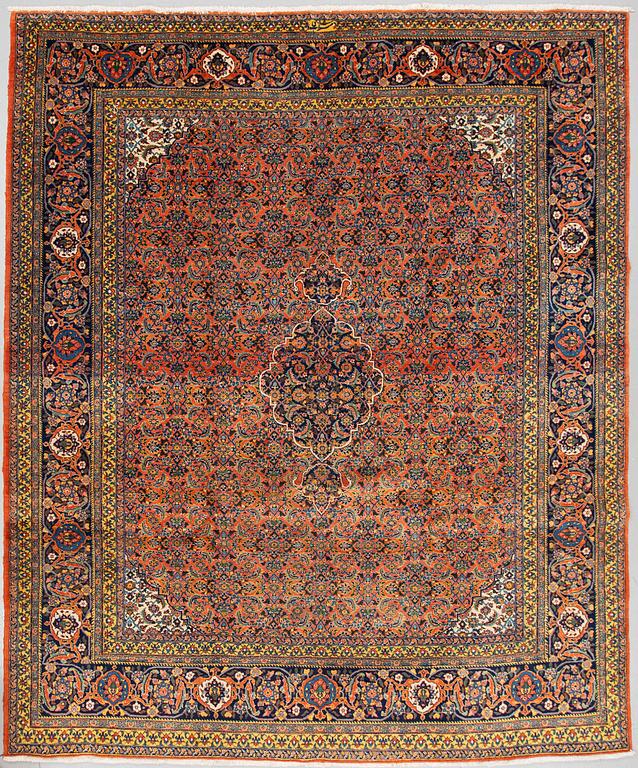 MATTA, semiantik Täbris signerad Sarab Mashayekhi, 328 x 270 cm.