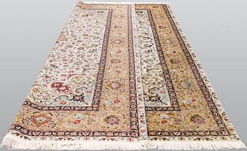 A part silk Tabriz carpet, so-called 50 Raj, approx. 348 x 252 cm.
