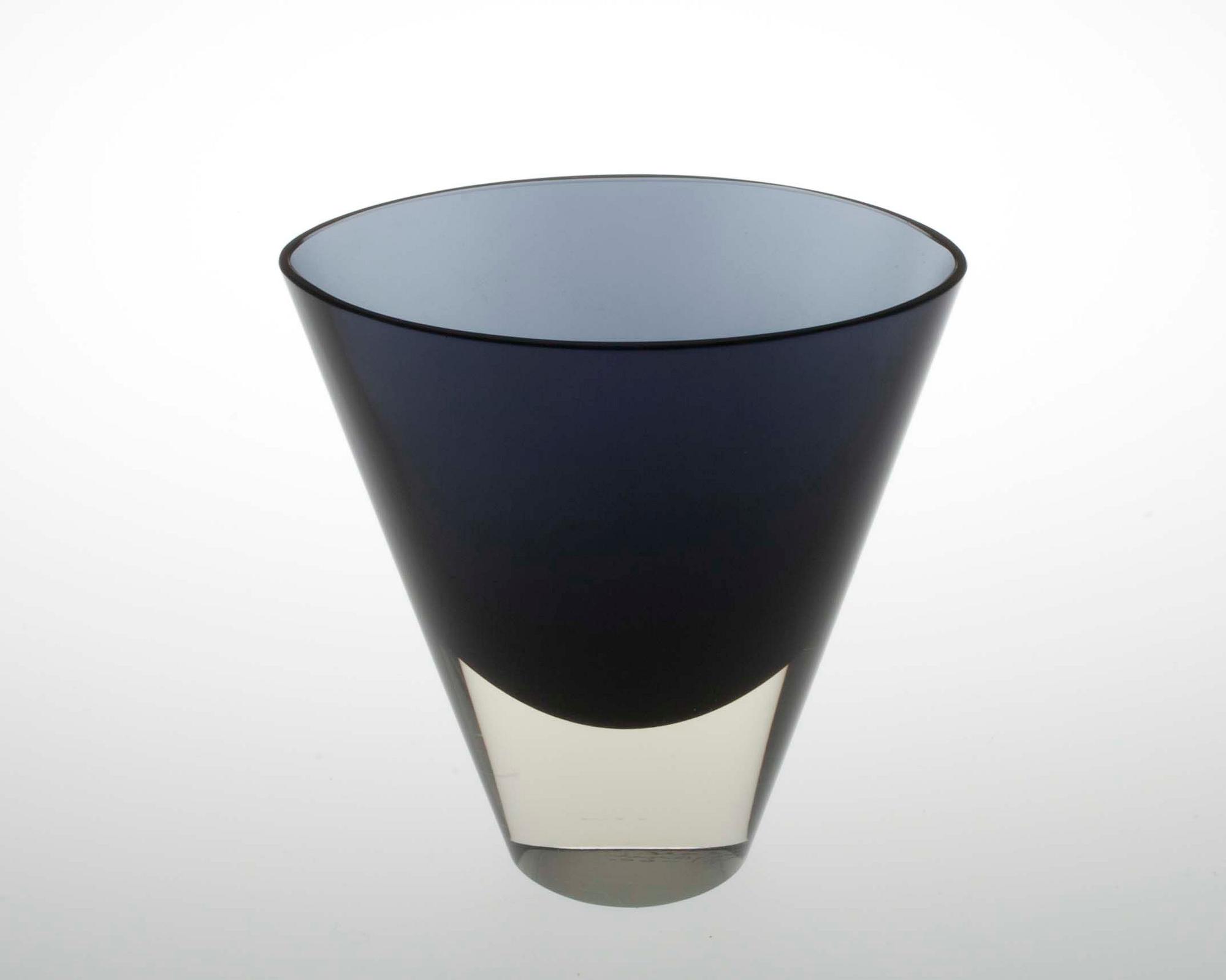 VAS, glas, sign. K. Franck, Nuutajärvi Notsjö -60.