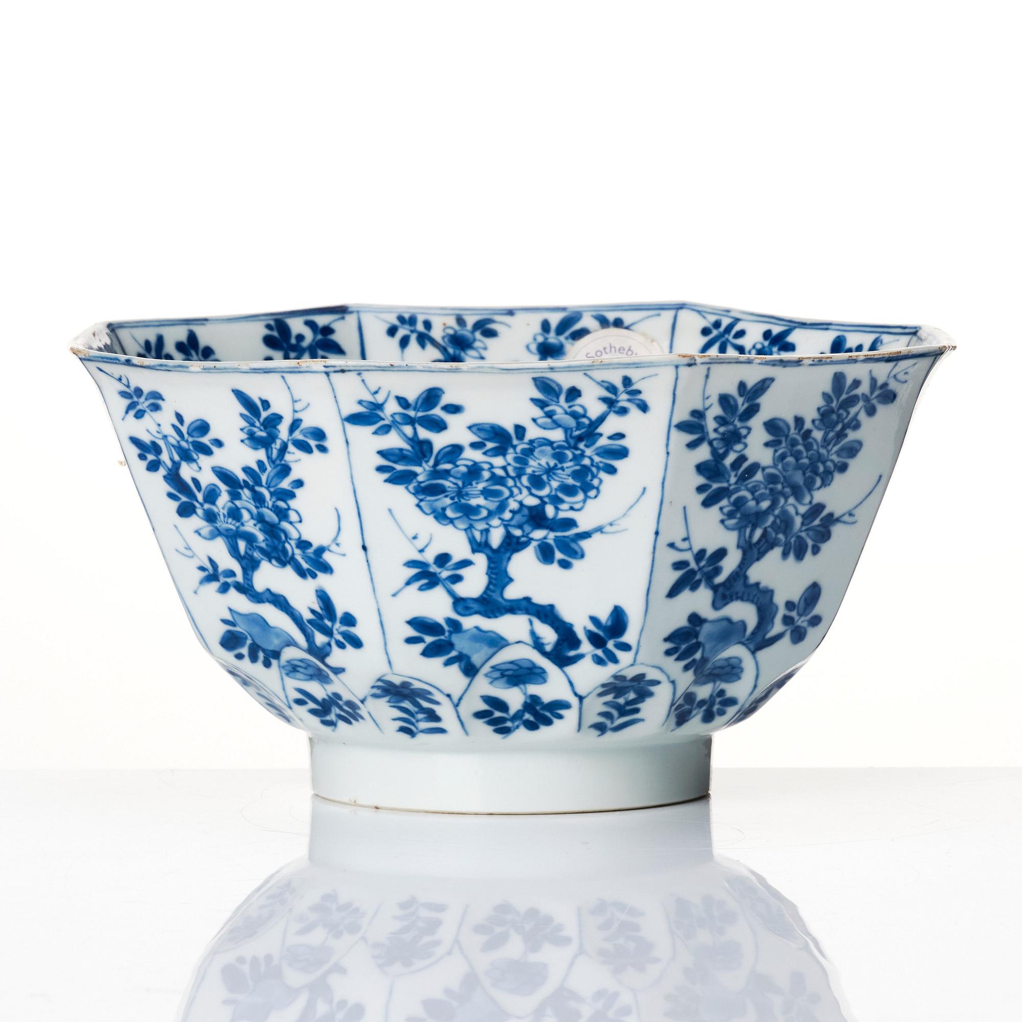 A blue and white octagonal bowl, Qing dynasty, Kangxi (1662-1722).