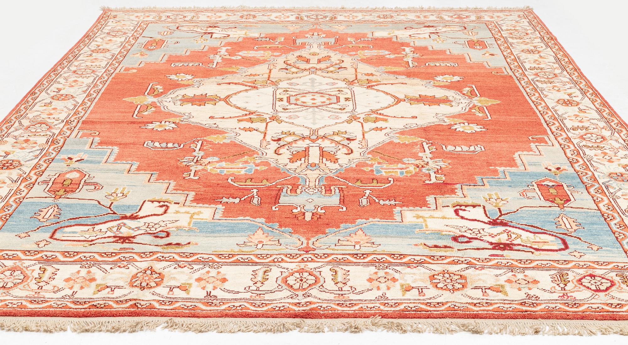 A Heriz design carpet 393 x 293 cm.