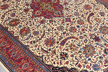 A carpet, Sarouk, ca 351 x 241 cm.