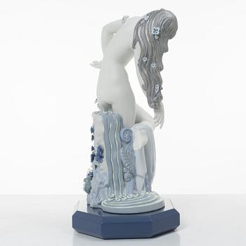 José Javier Malavia, figurine, "Pure Beauty", Lladró, Spain, 2006-2008.