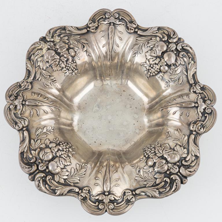 A Sterling Silver Bowl, mark of Reed & Barton, Taunton, Massachusetts, USA 1953.