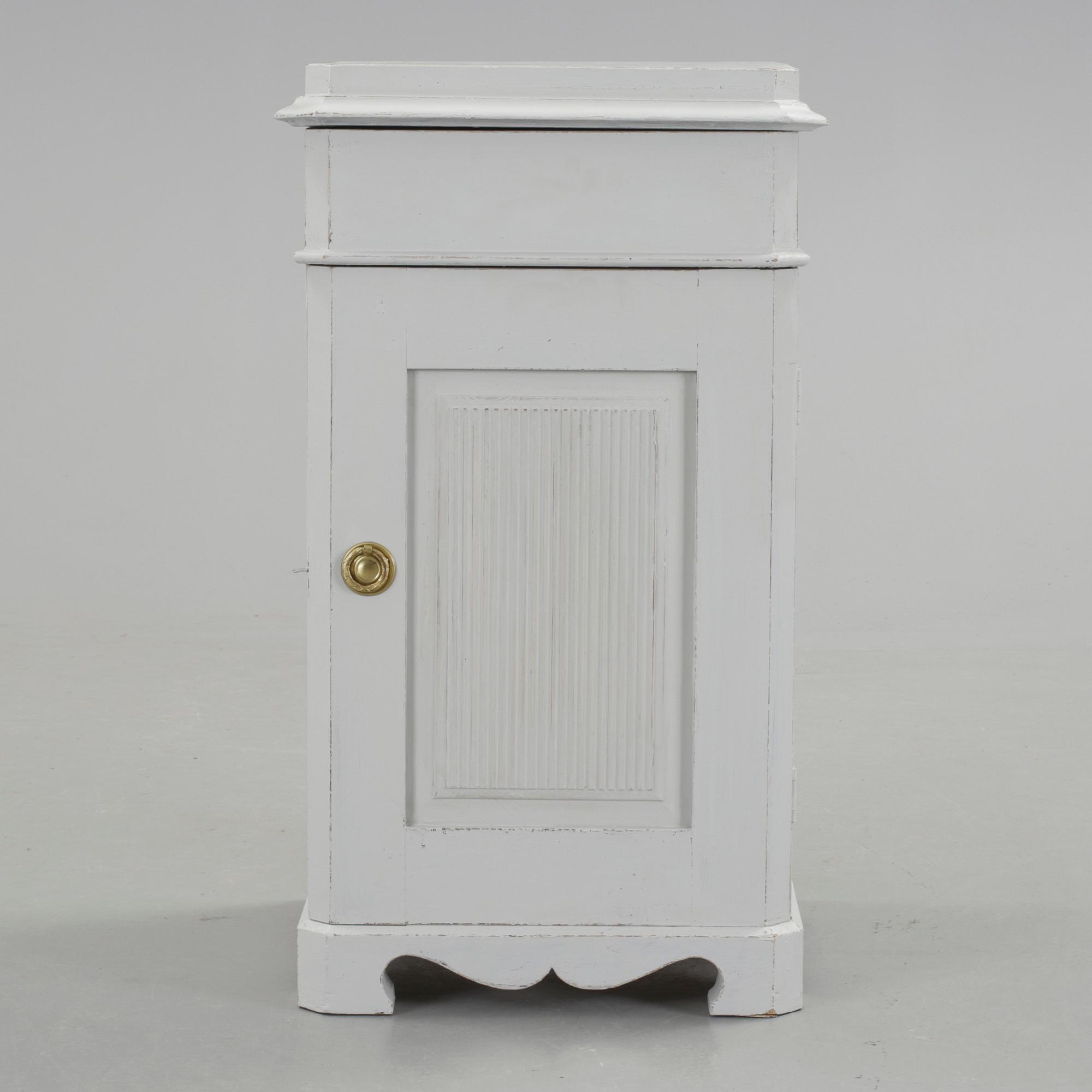 POTTSKÅP, gustaviansk stil, omkr år 1900.