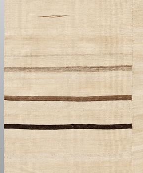 Matta, orientalisk slätväv, ca 314 x 221 cm.