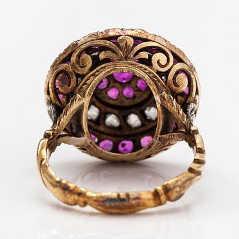 An 18K gold ring with rose-cut diamonds and rubies. Turn of the 20th century,