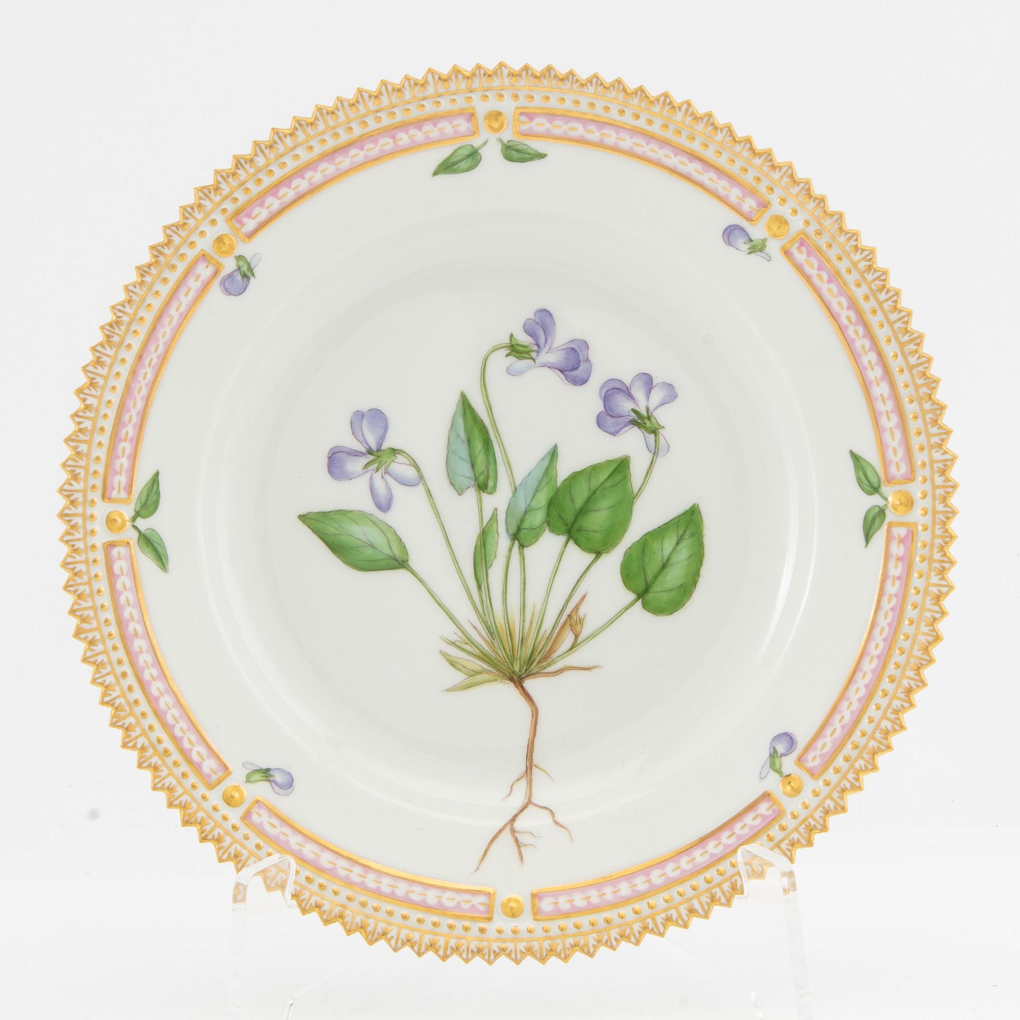 Plate "Flora Danica" Royal Copenhagen, Denmark 1963.