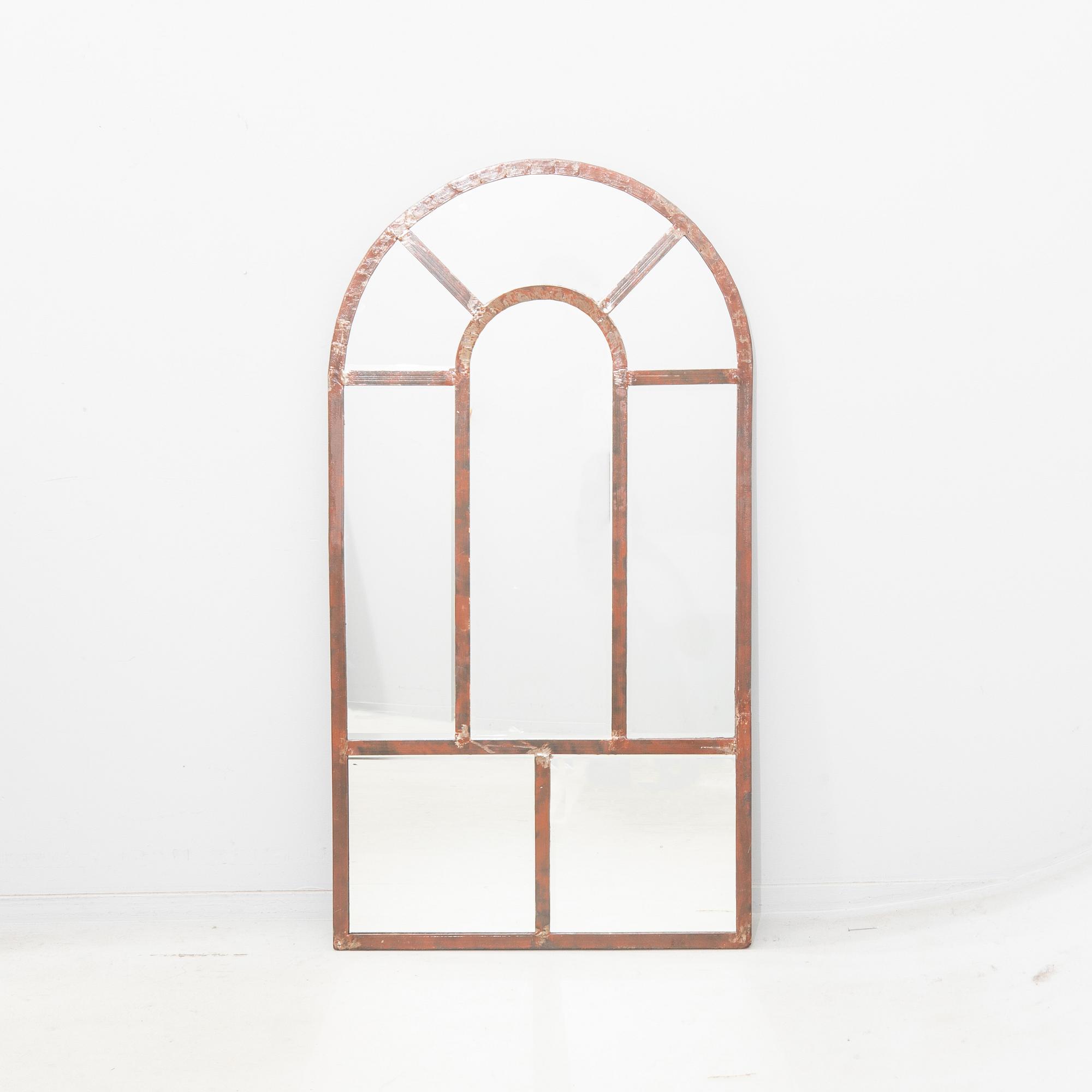 Mirror, modern manufacture.