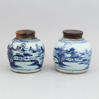 A group of 12 blue and white export porcelain objects, Qing dynasty, Qianlong (1736-95), and 19th century.