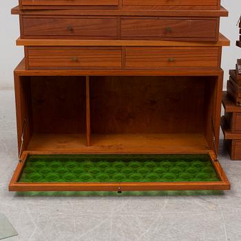 A late 20th Century book shelf.