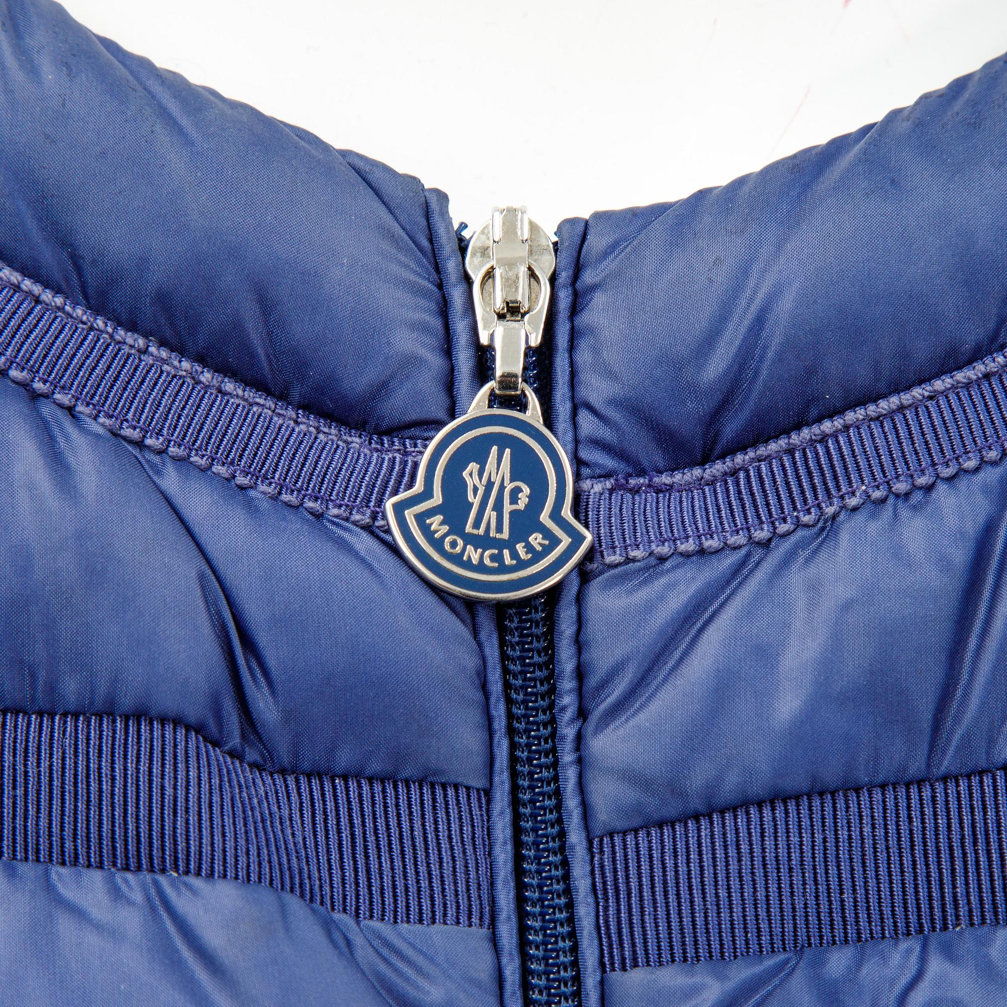 Moncler, dunjacka, storlek 2.