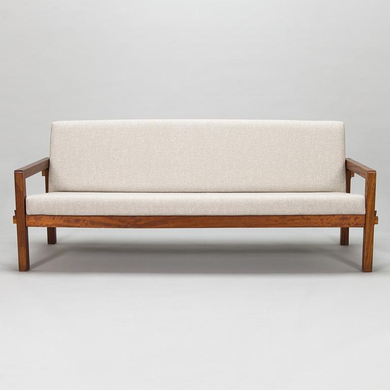 Reino Ruokolainen, soffa och fåtölj, "Tupa" (Stuga) och pall ur H-modellen, för Haimi, 1960-tal.