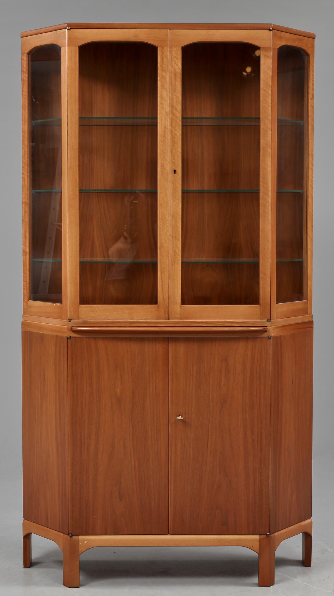 VITRINSKÅP, "Undantaget", Carl Malmsten, Carl Löfving & söner, Tibro, 1900-talets andra hälft.