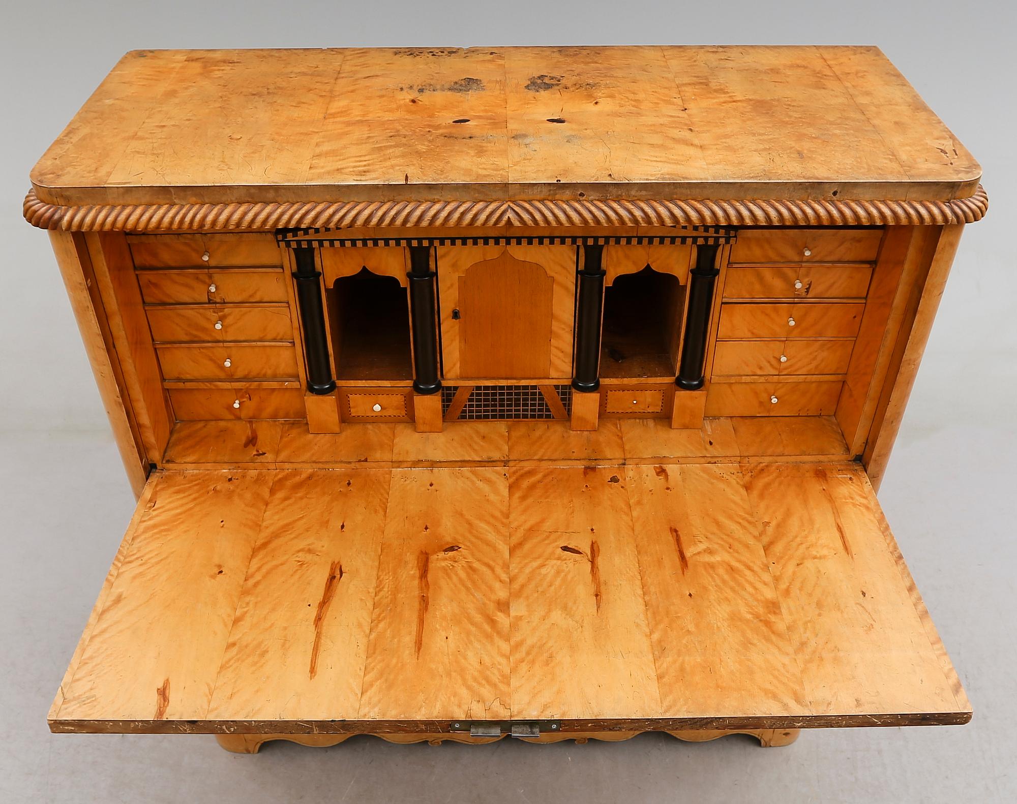 CHIFFONJÉ, 1800-talets mitt.