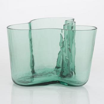 Alvar Aalto, A '9750' vase Karhula Glassworks in production 1937-1949.