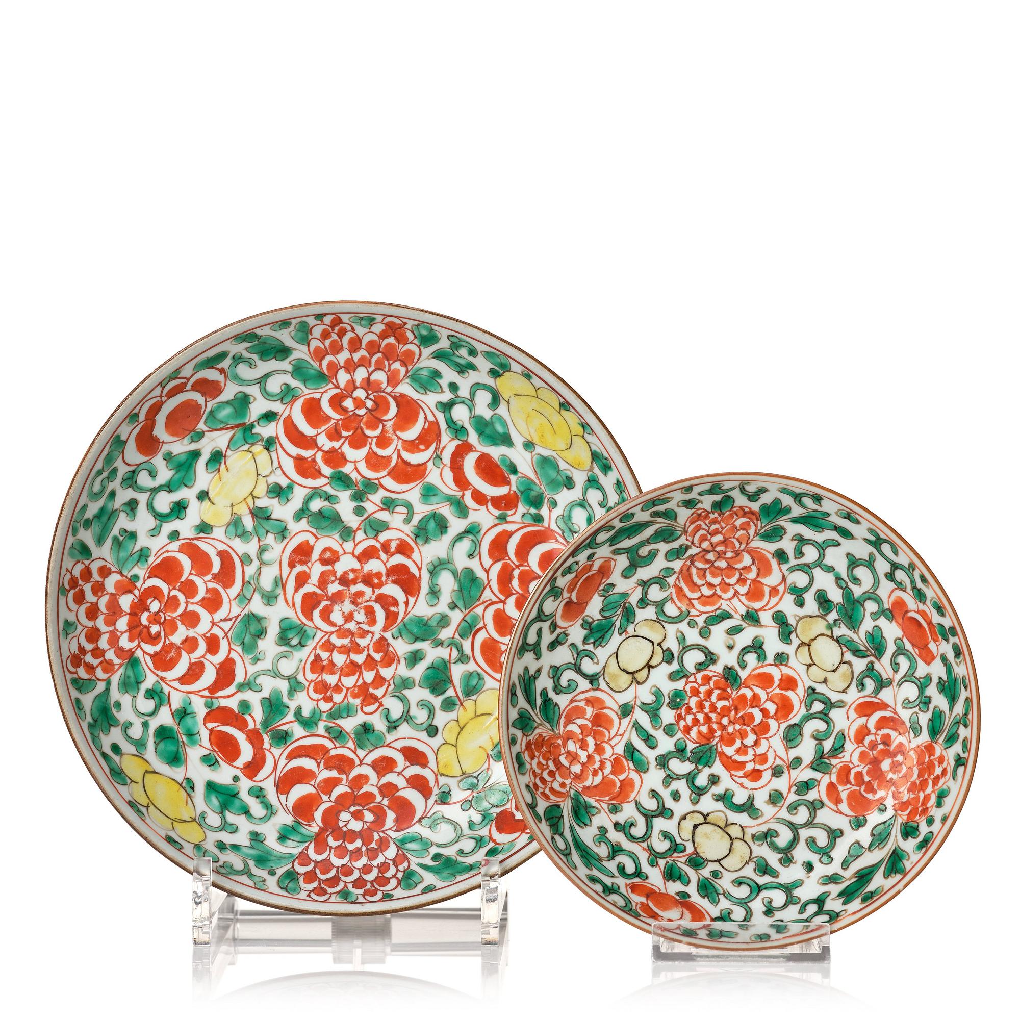 Two famille verte Transitional dishes, 17th Century.
