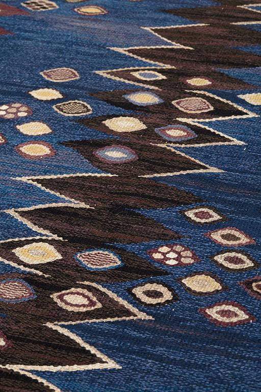 Barbro Nilsson, A CARPET, "Snäckorna", flat weave, ca 267-268 x 234,5-246,5 cm, signed AB MMF BN.