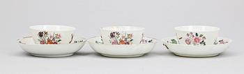 KOPPAR med FAT, 3 st, porslin. Qing dynastin, Qianlong (1736-95).