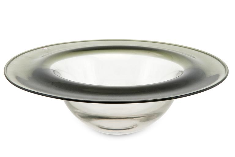 Timo Sarpaneva, A BOWL.