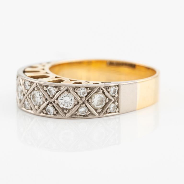 Ring 18K guld och briljantslipade diamanter.