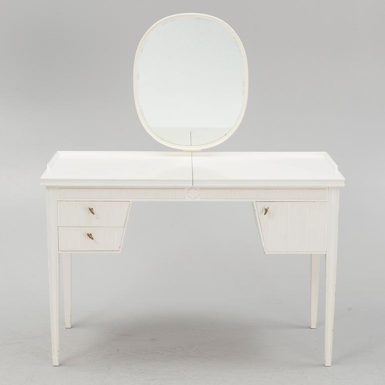 A Swedish dressing table and a bedside table, Nordiska Kompaniet, 1943.