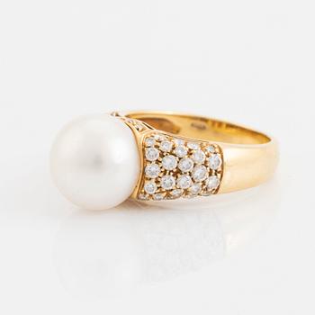 An 18K gold ring set with a cultured South Sea pearl and round brilliant-cut diamonds.