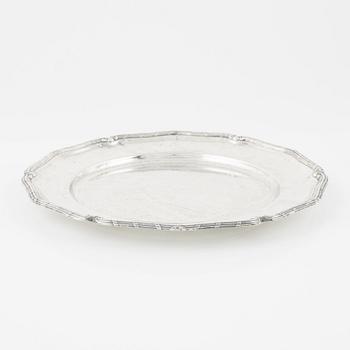 A silver charger by CG Hallberg, Stockholm 1940.