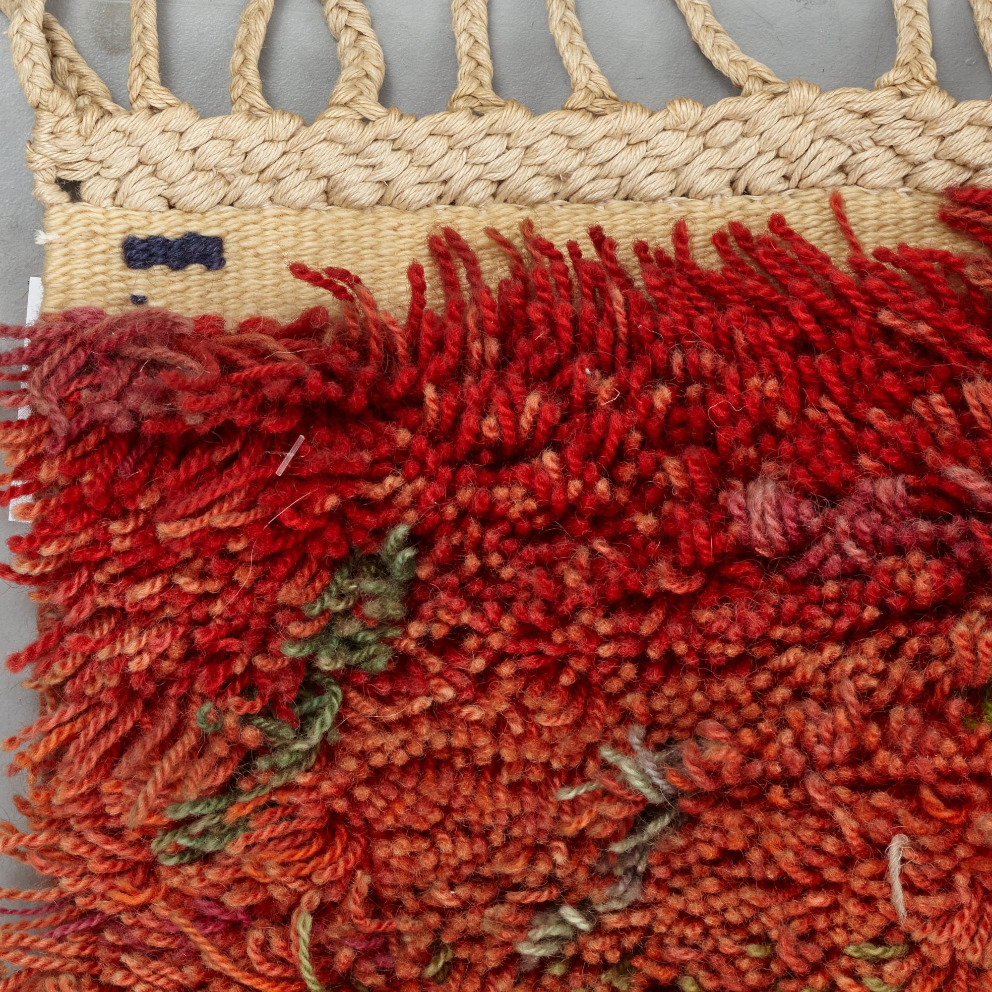 Ann-Mari Lindbom, gift Forsberg, matto, "Ann-Maris röda", knotted pile, ca 113-115 x 93-95 cm, signed AB MMF AML.