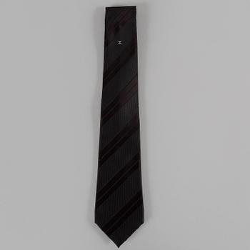 TIE, Chanel.