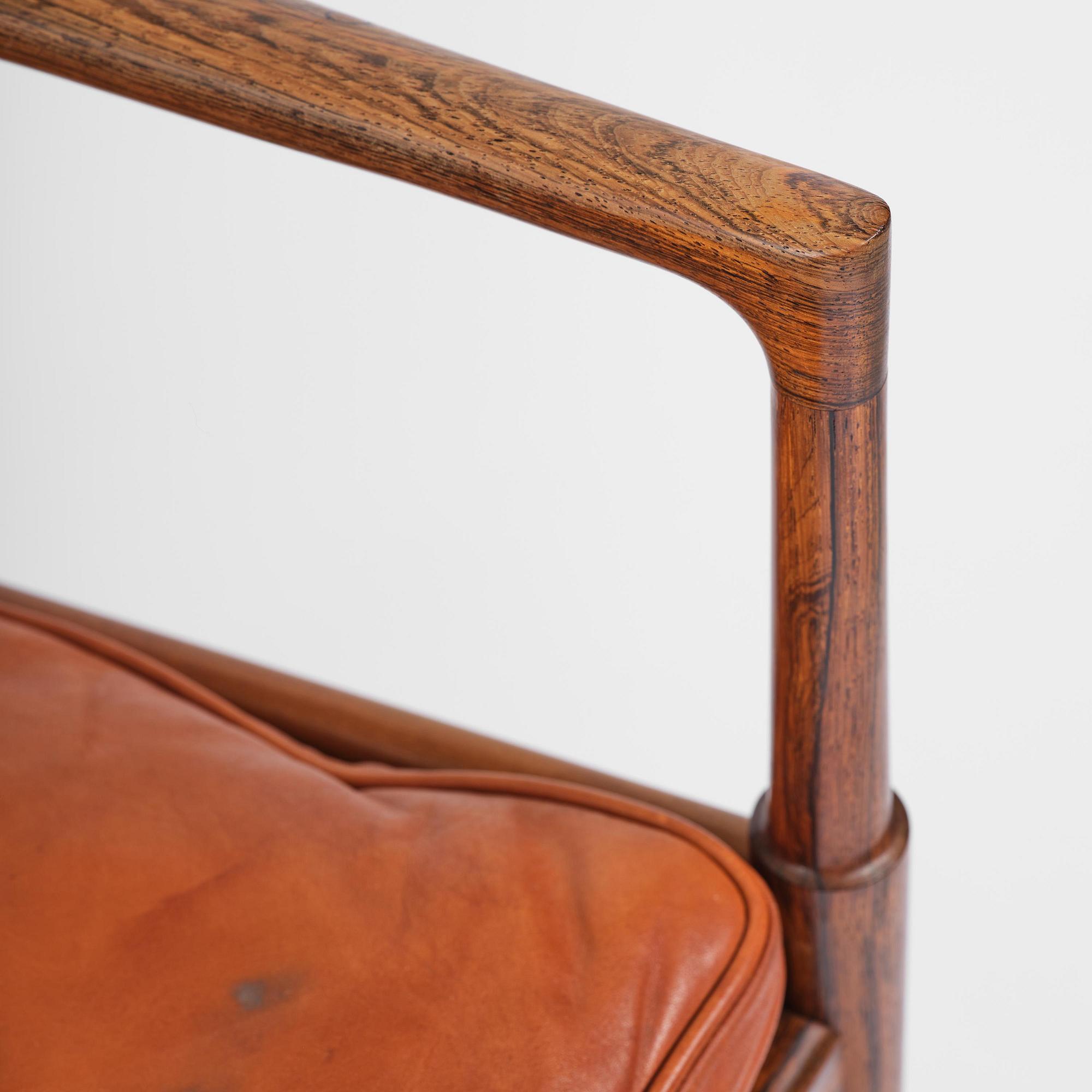 Ib Kofod-Larsen, fåtöljer, ett par, "Samsö", Olof Persons Fåtöljindustri (OPE), Jönköping, 1960-tal.