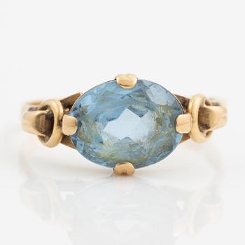 Ring 18K guld med syntetisk blå spinell.