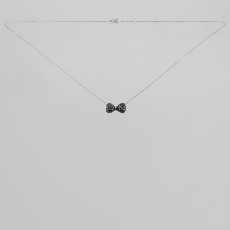 HÄNGE, 18K vitguld med åttkantslipade grönblå diamanter 1.06 ct. Vikt 1,8 gram.