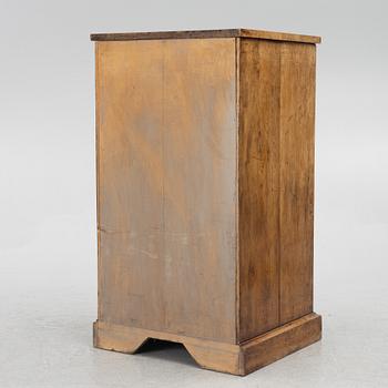 Chest of drawers, England around 1900.