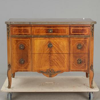 BYRÅ. Gustaviansk stil. 1900-tal.