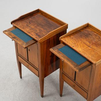 Sängbord / pottskåp, ett par, gustaviansk stil omkring år 1900.