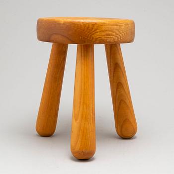 A second half of tje 20th century oak stool by Ingvar Hildingsson, signed IH.