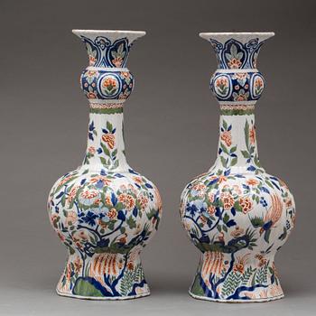 VASER, ett par, Delft 1800-tal, fajans.