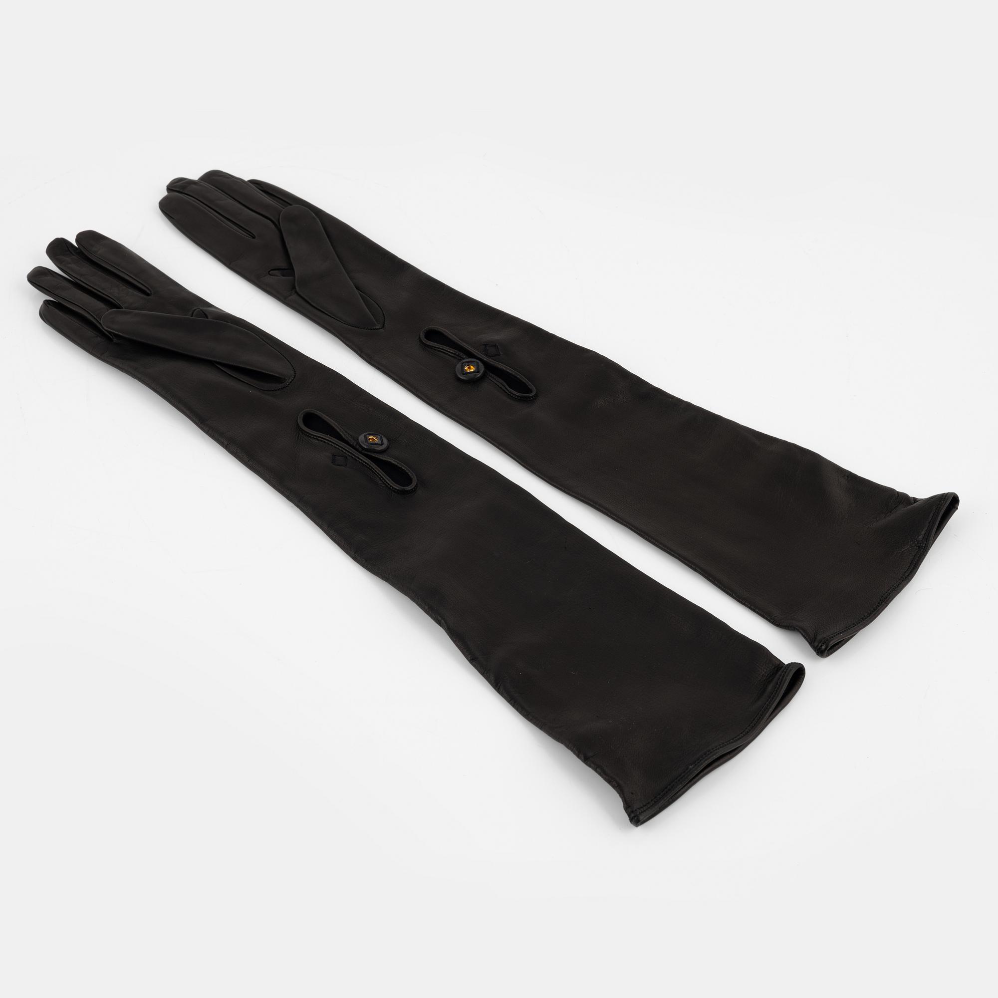 Prada, a pair of black leather gloves, size 6 1/2.