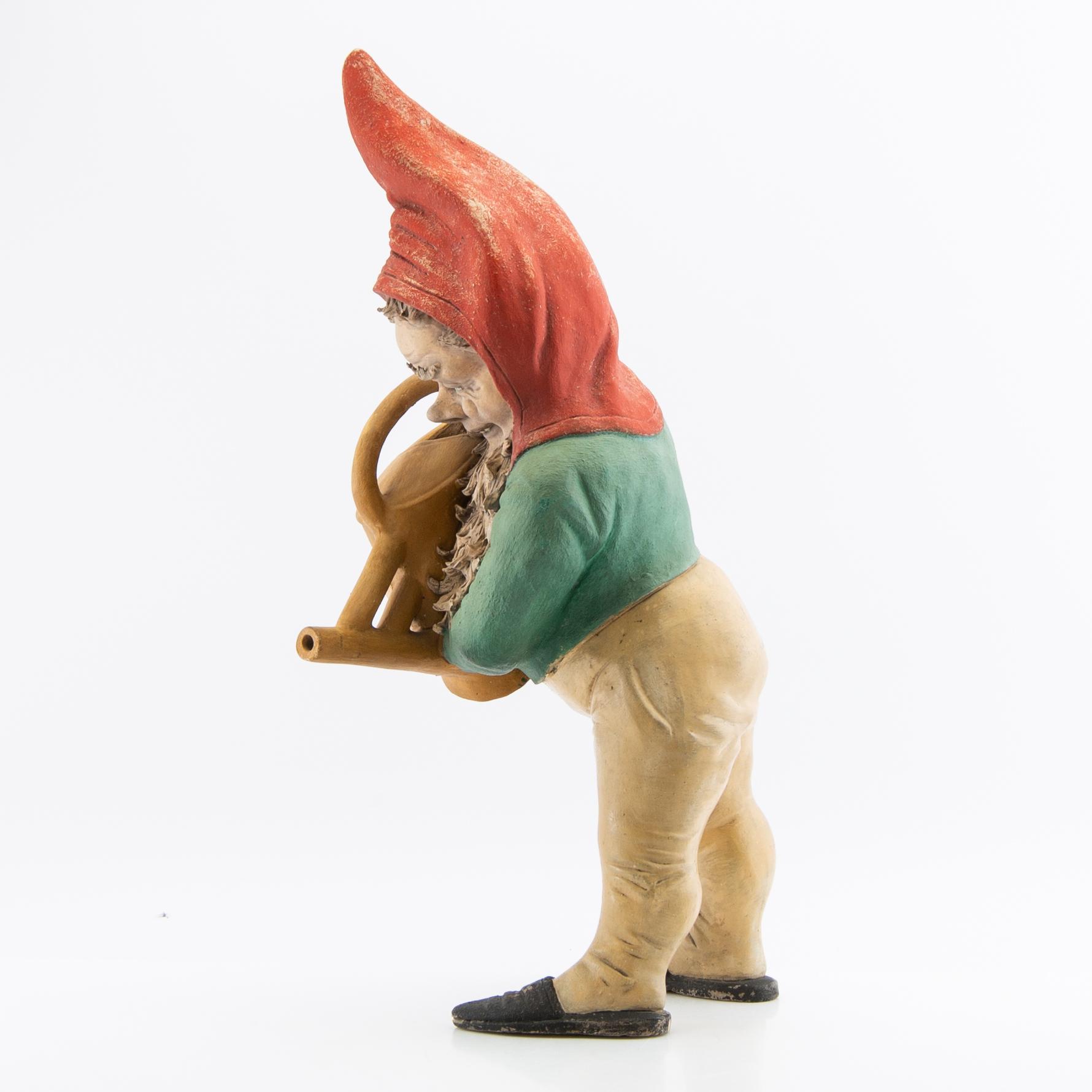 Tomte, troligen Tyskland 1900-talets första hälft/mitt bemålad terrakotta.