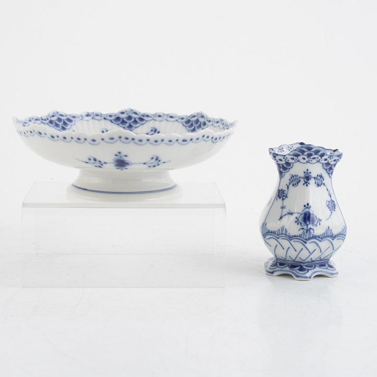 A set of 20 'Musselmalet' porcelain service parts, Royal Copenhagen, Denmark.