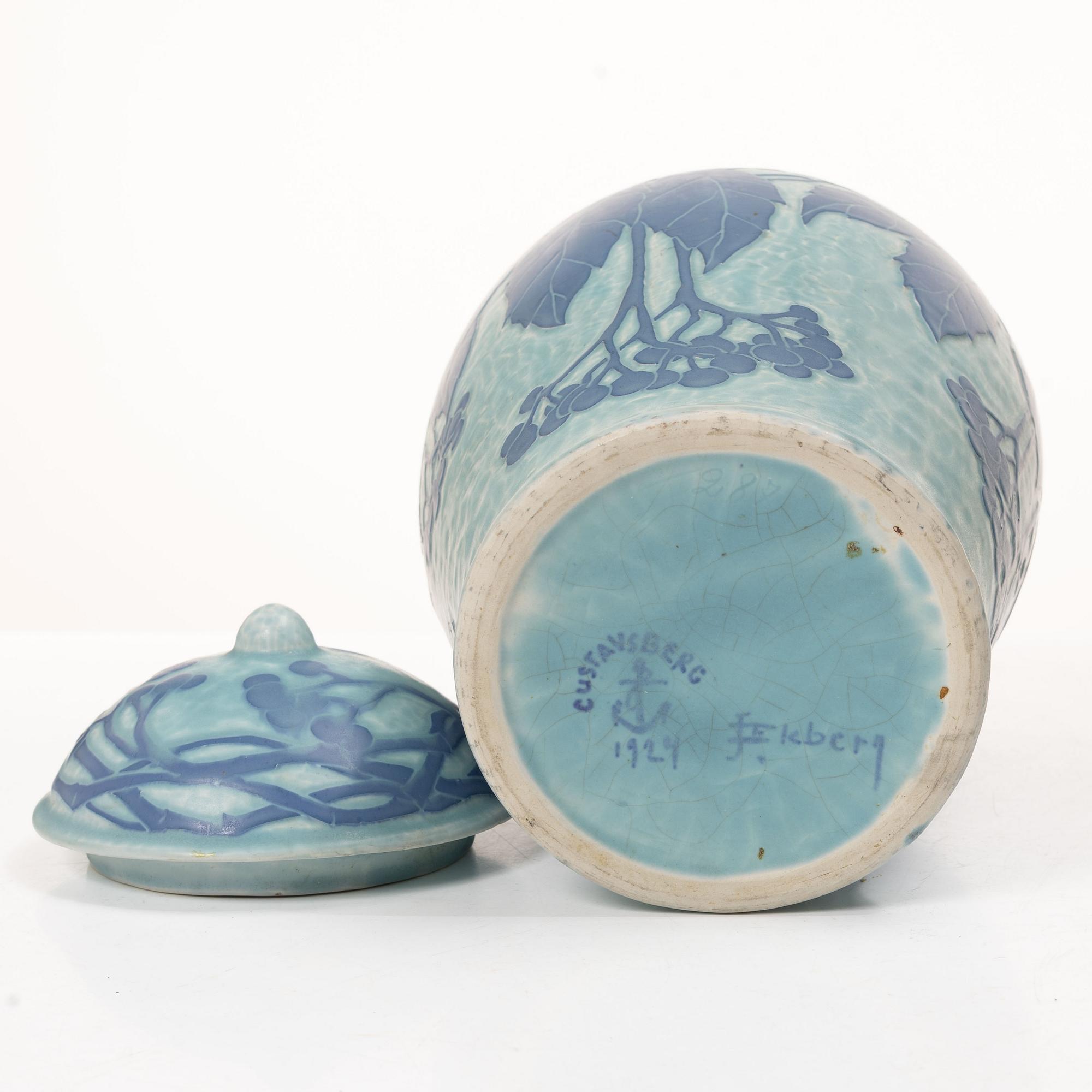 Josef Ekberg, A 'Sgrafitto' lidded creamware urn, Gustavsberg, 1924.