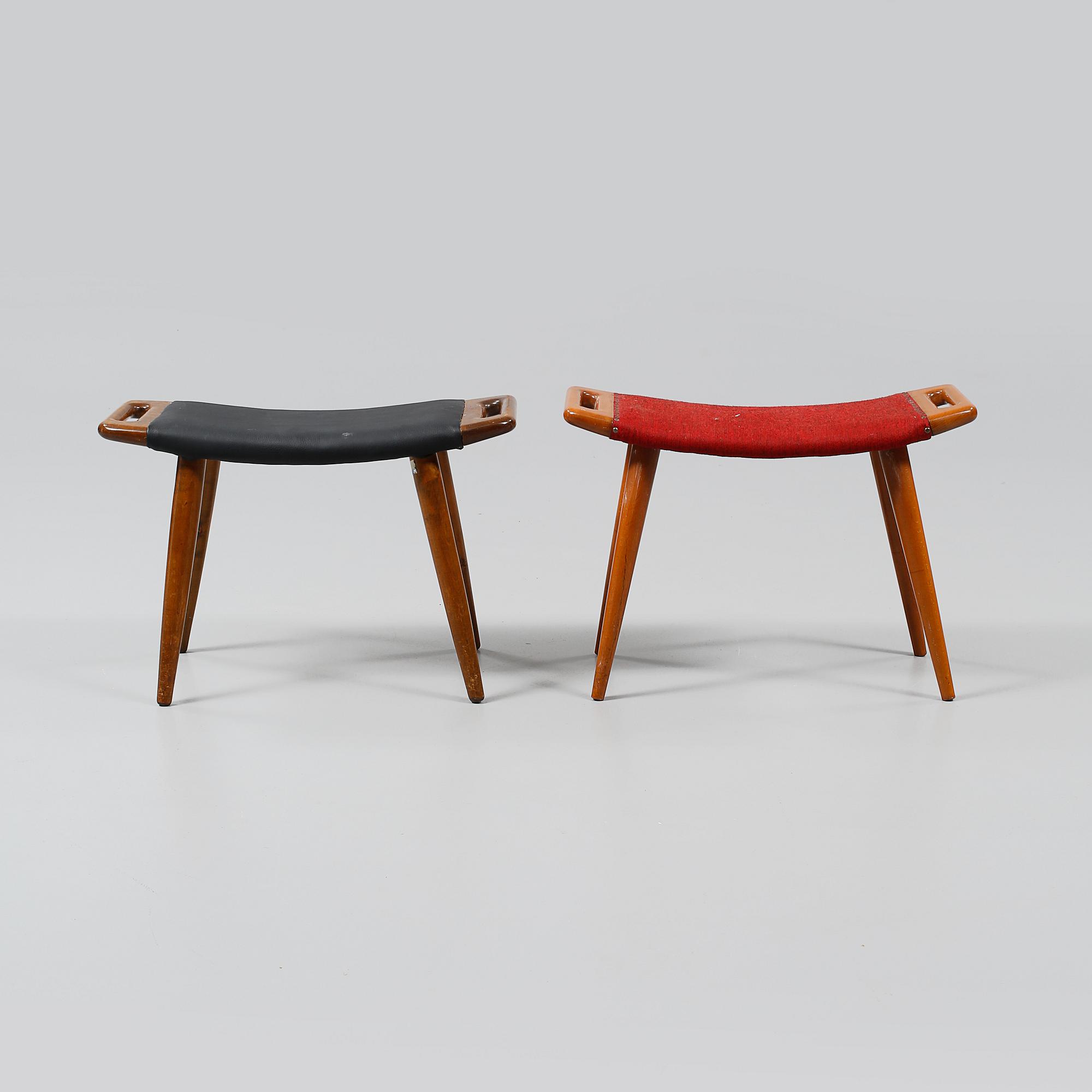 FOTPALLAR, ett par (jämför modell "AP 29", Hans J Wegner, AP-stolen), 1950-tal.