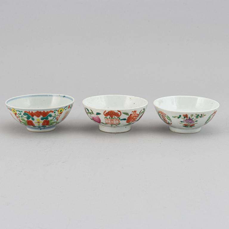 A set of 15 Chinese bowls, 20th Century.