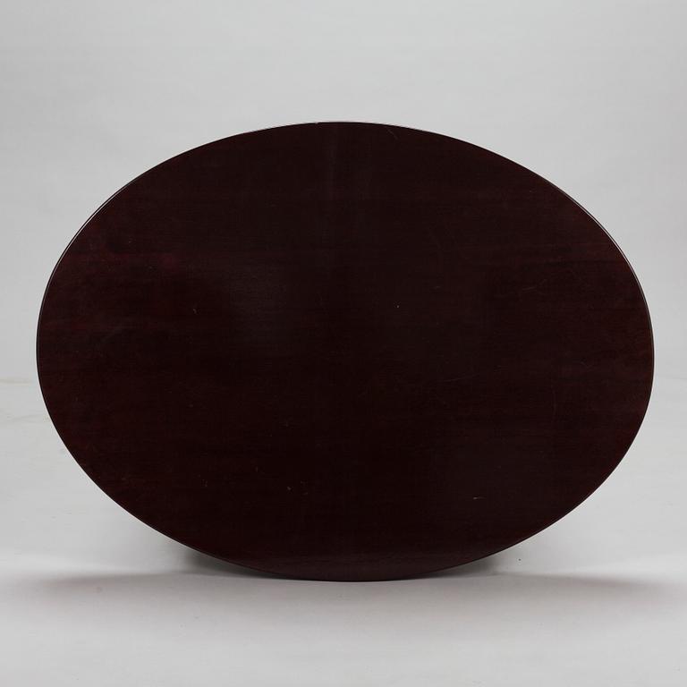Bernhard Häkli, An oval table and two flower pedestals, Vihdin Puuseppäin Huonekaluliike 1911.