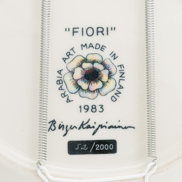 Birger Kaipiainen, fat, "Fiori", keramik, "Birger Kaipiainen, Arabia art made in Finland 1983", numrerad 52/2000.